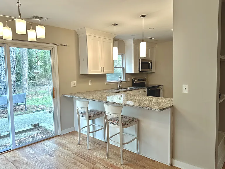 4930 Farmstead Ct NE — Photo 4