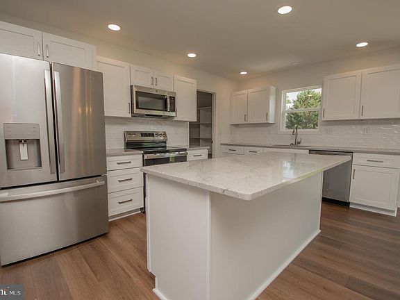 4th image of 11603 Madelyn Ave