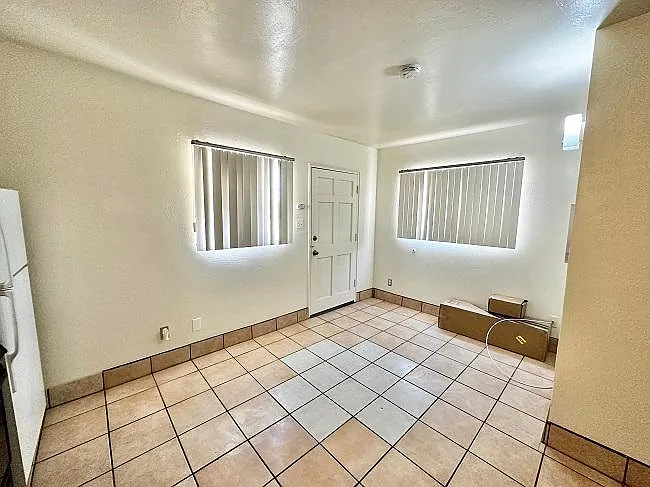 Studio, $1,000 — Photo 2