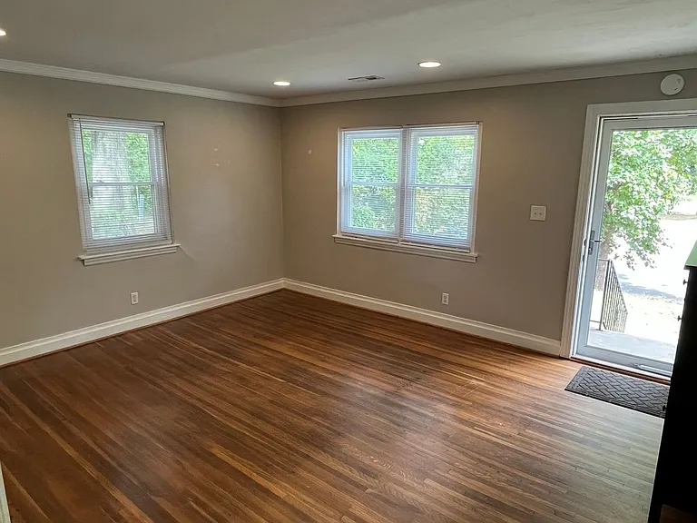 421 W Kingston Ave — Photo 4