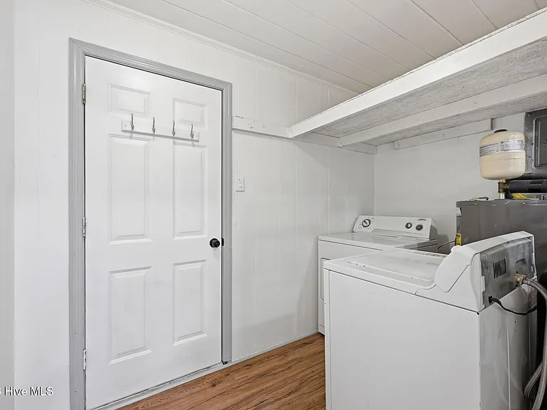 1714 Lucerne Way — Photo 16