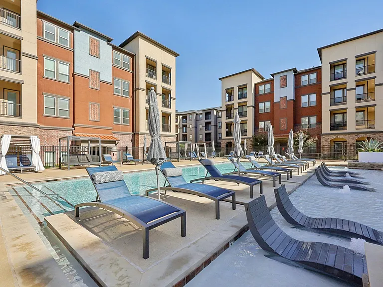 Luxia Craig Ranch — Photo 4