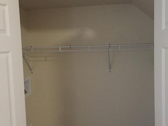 633 Emerald ALaundry Closet_03312016