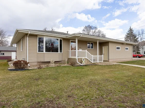 500 W 5th St, Canton, SD 57013