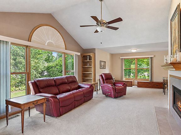 4th image of 17 Garden Crescent Ct #17