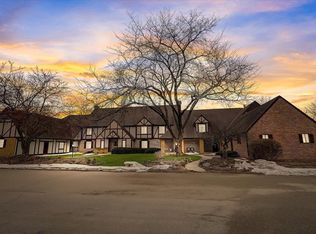 8 Golf Course Rd, Madison, WI 53704