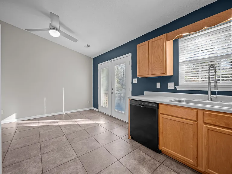 218 Winterberry Ct — Photo 9