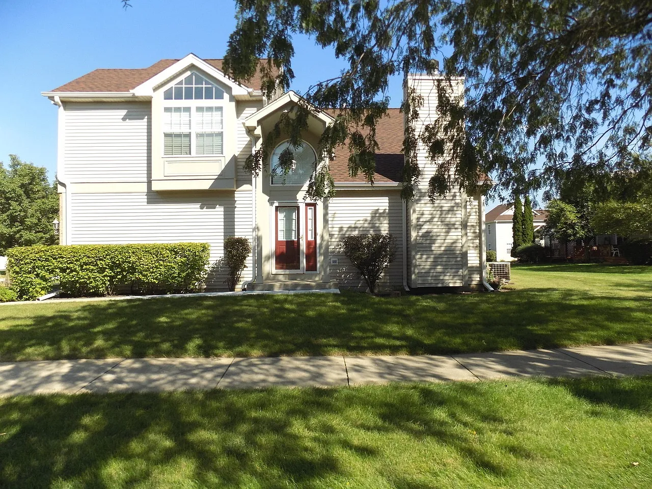 3 bed, 2.5 bath, 1587 sqft, $3,000 — Photo 1