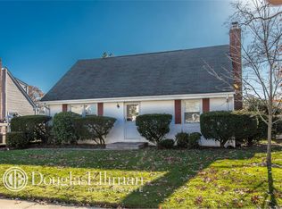 17 Brompton Rd, Merrick, NY 11566
