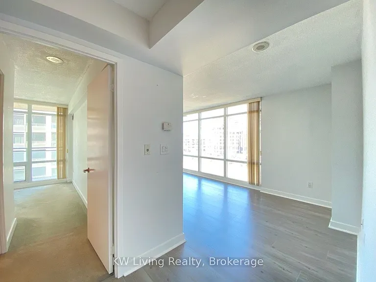4K Spadina Ave #702 — Photo 20