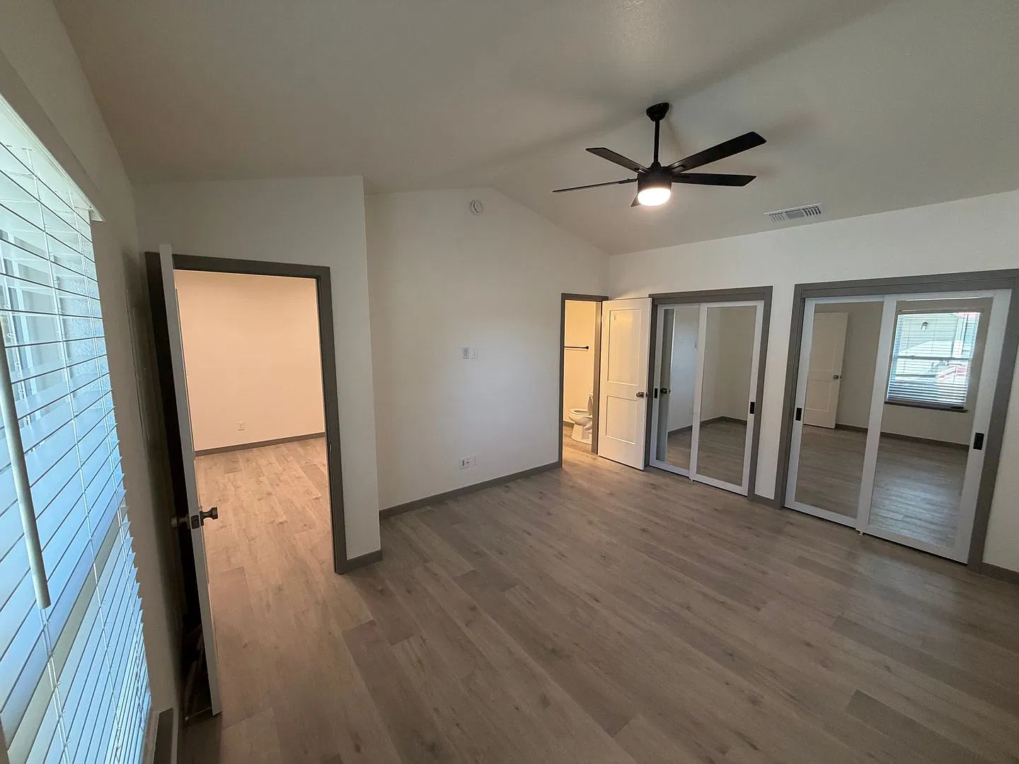 Immediate Move In!! ($200 Off Move in Cost) Gorgeous Two-story 3-Bed 2-Bath home located in Sacra... — Photo 4