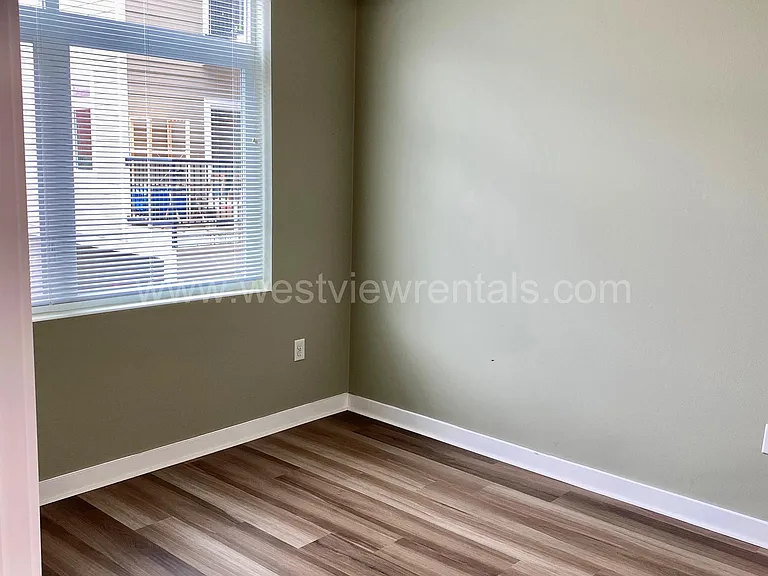 200 E Maple St — Photo 114