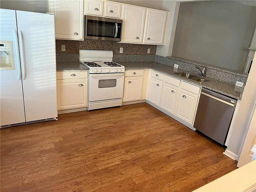 2 bed, 2.5 bath, 1370 sqft, $2,000 — Photo 4