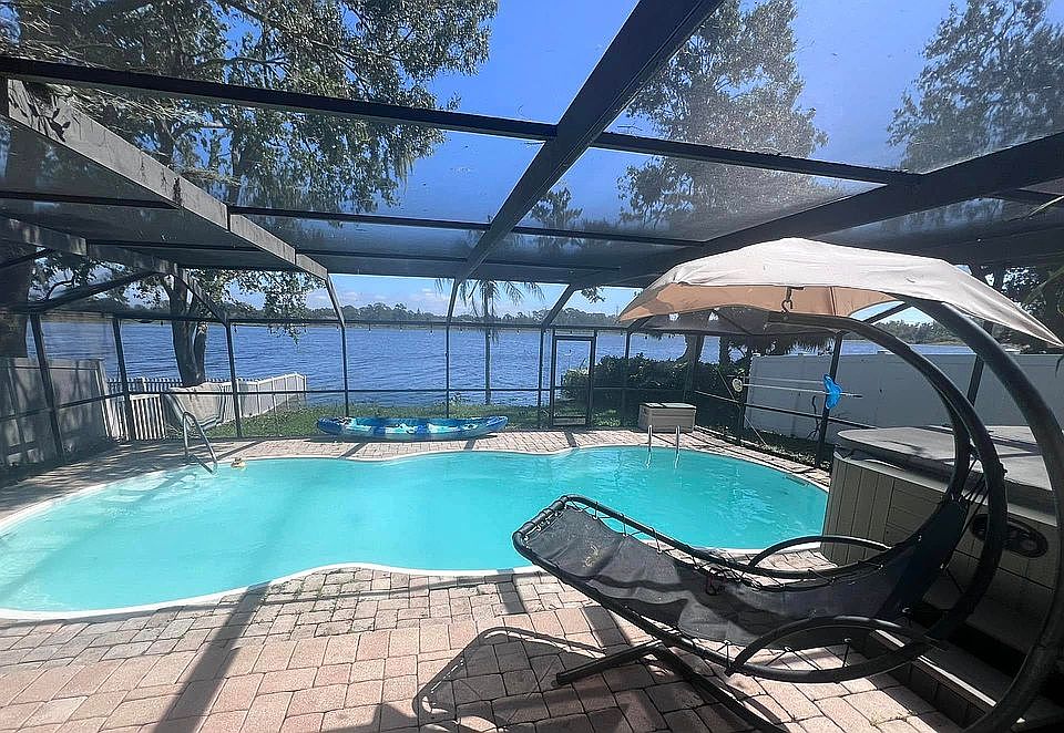 2nd image of 3847 Lake Shore Dr