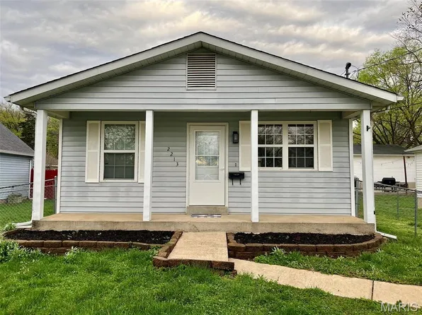 2213 N 5th St, Saint Charles, MO 63301
