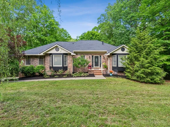1001 Red Oak Dr, Greenbrier, TN 37073