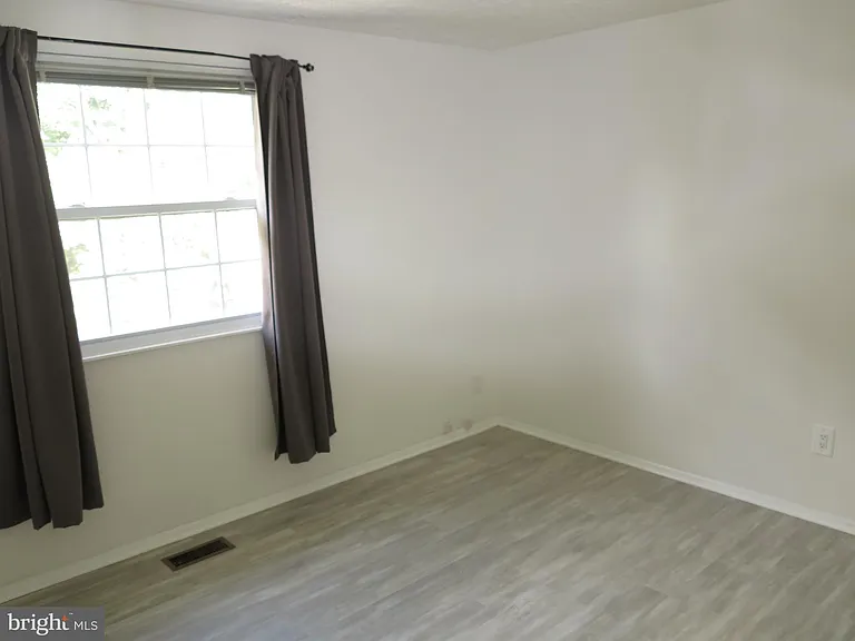 8406 Woodford Ct — Photo 35