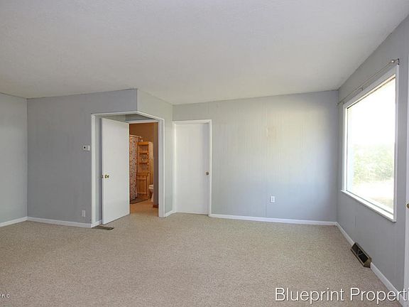 5th image of 3563 Vineyard Ave NE