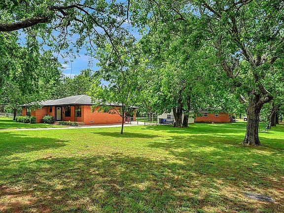 4th image of 2021 Juanita Dr
