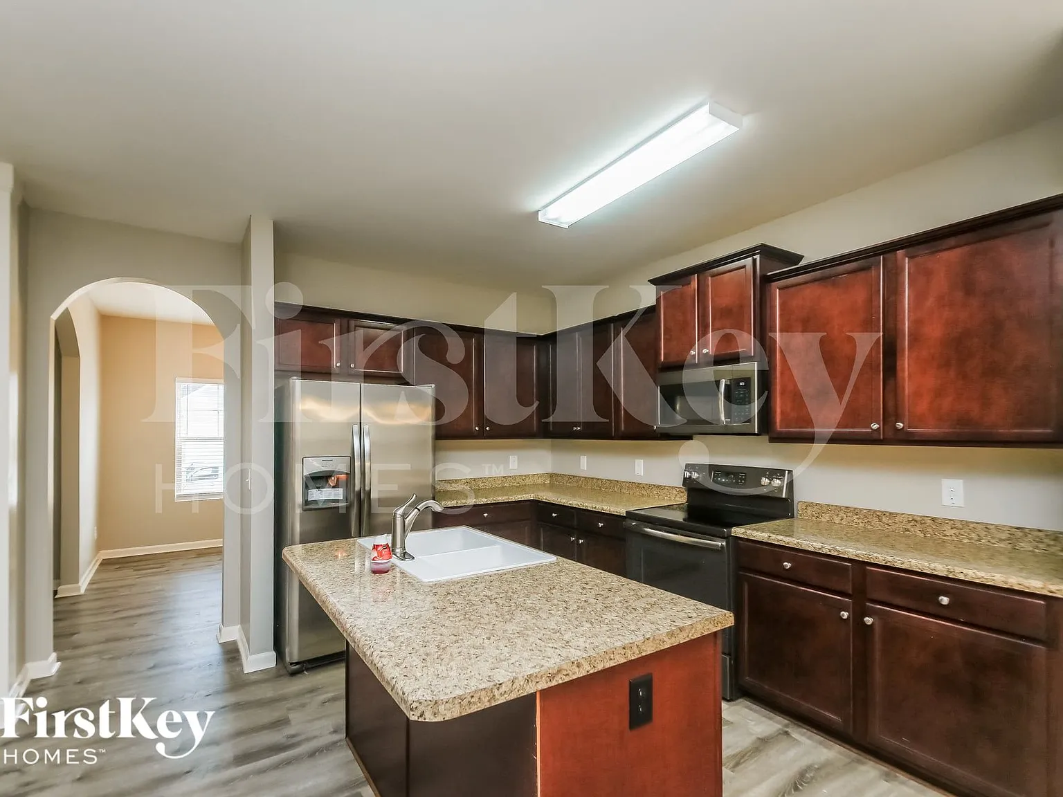 4 bed, 3.0 bath, 2000 sqft, $2,385 — Photo 4