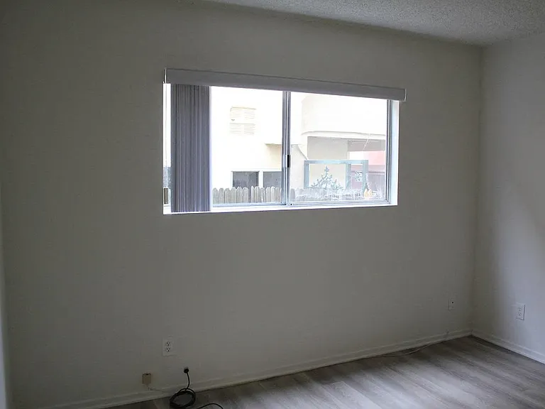 1415 S Bundy Dr — Photo 3