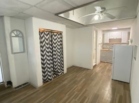 370 NE 166th St, Miami, FL