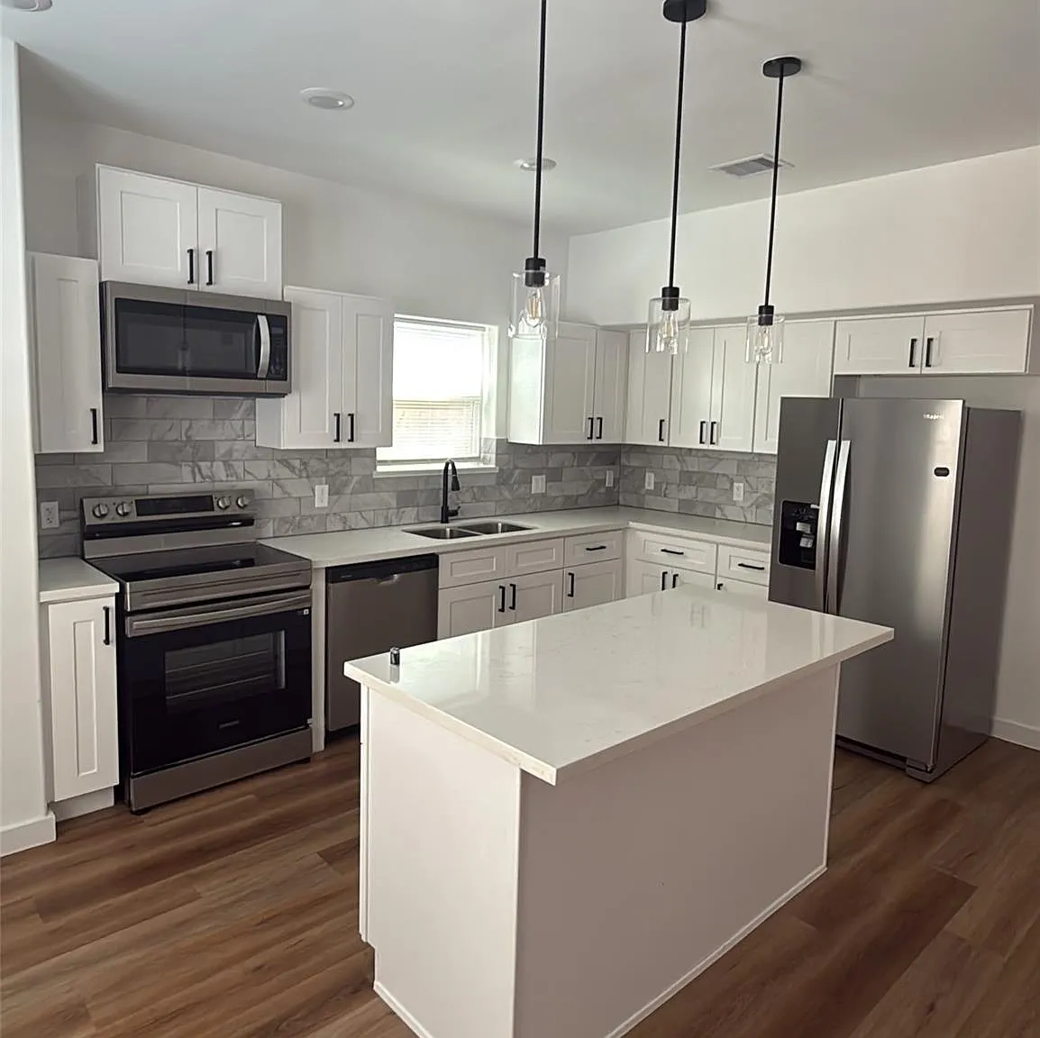 3 bed, 2.5 bath, 1900 sqft, $1,775 — Photo 2