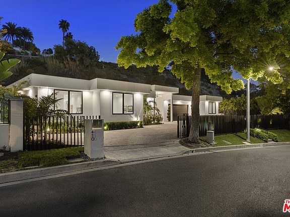 2nd image of 410 Evelyn Pl