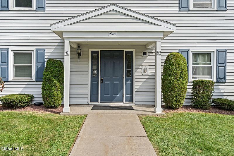 3rd image of 125 Cedarview Lane