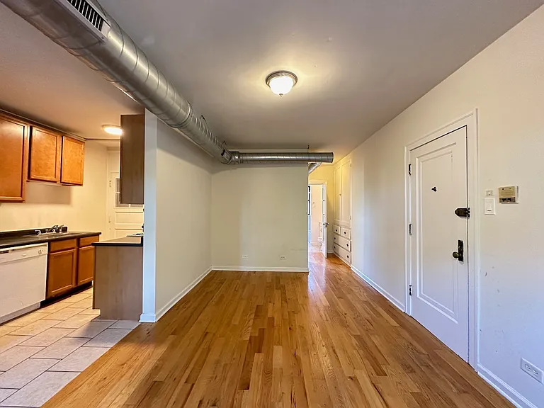 1253 W Henderson St #3 — Photo 10