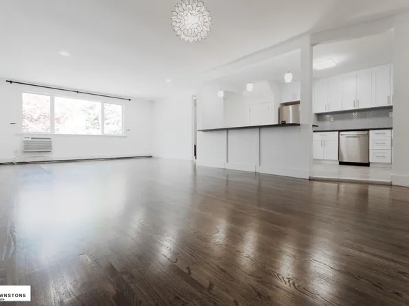 576 Henry Street image 1 of 9