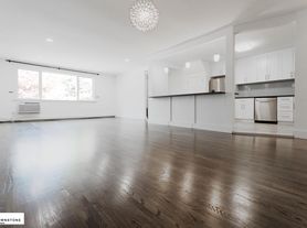 576 Henry St, Brooklyn, NY