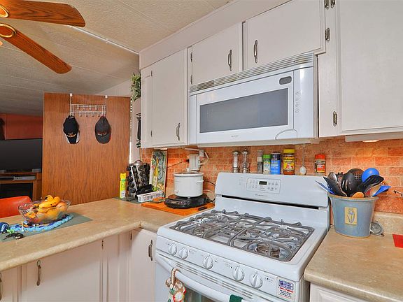 4th image of 13477 E 43rd Dr