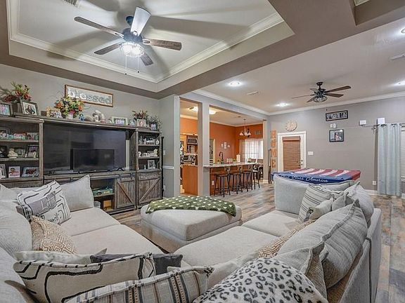 4th image of 6910 Woodmere Ct