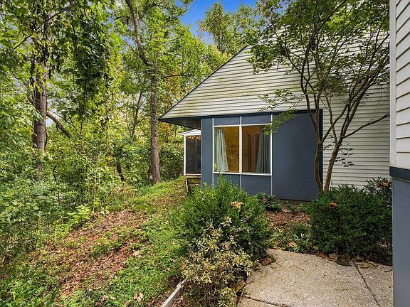 4th image of 119 Wonder Valley Rd