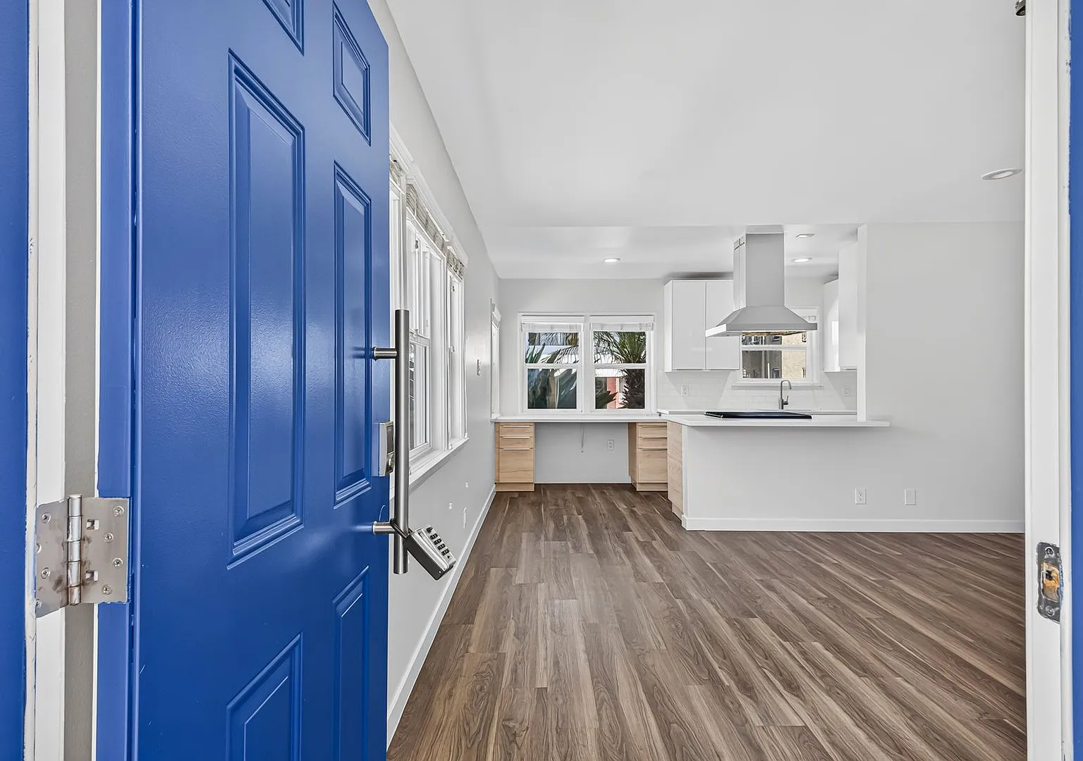 4308 E 4th Street — Photo 3