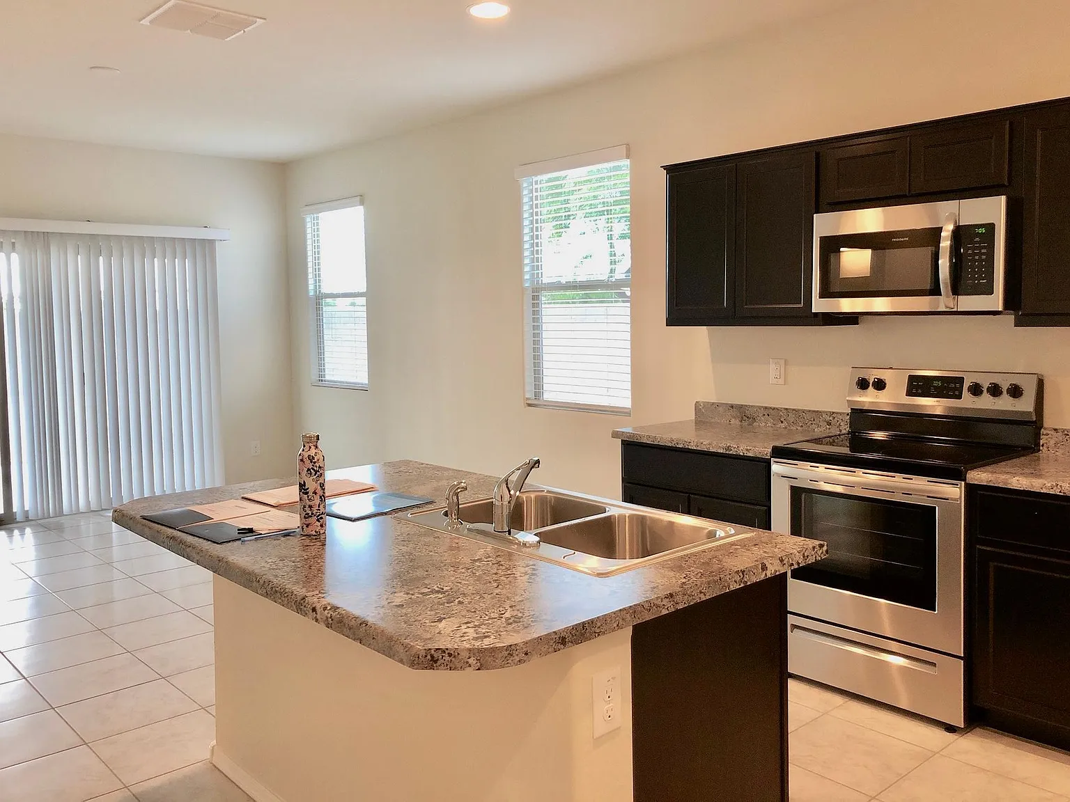 3 bed, 1260 sqft, $1,899 — Photo 3