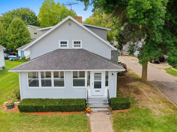 513 N Main St, Oconto Falls, WI 54154