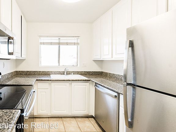 4th image of 620 E Lexington Ave E #20