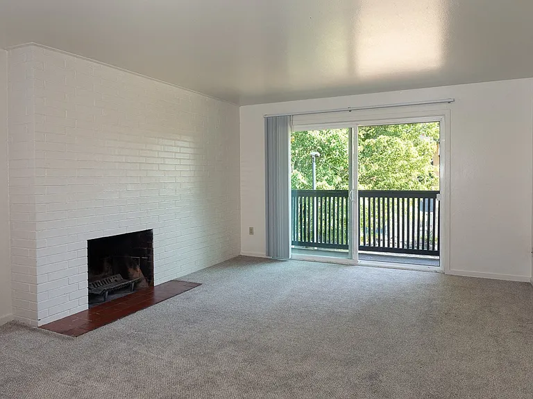 Kingway Apartments — Photo 6