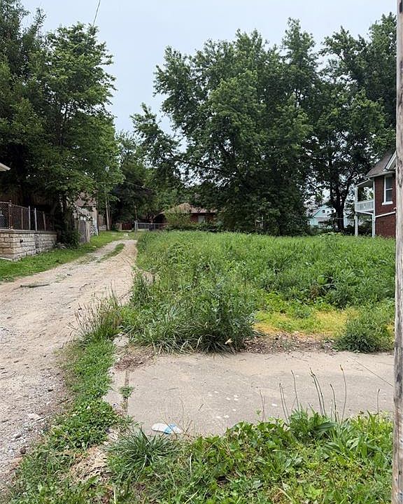 2nd image of 3216 Smart Ave