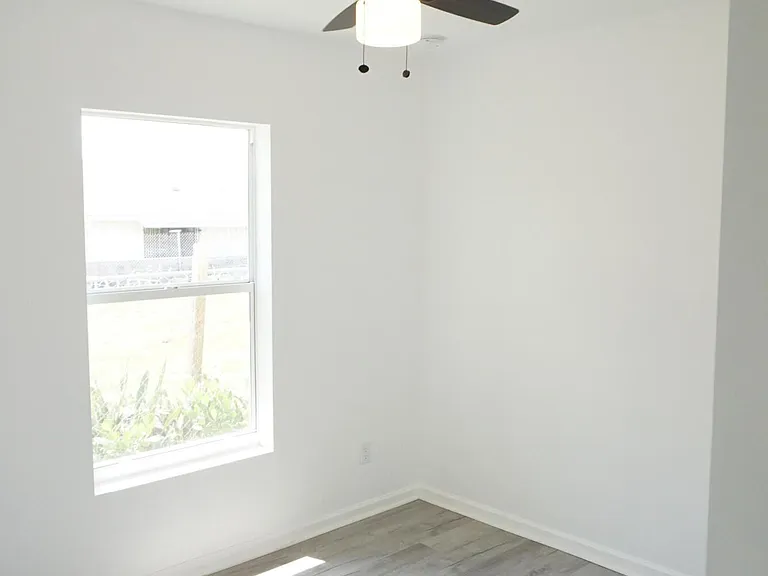 1173 W 28th St #2 — Photo 13