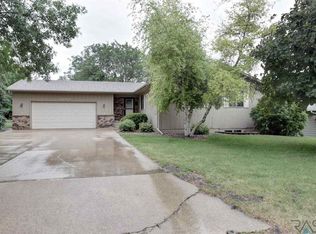 1608 E Cedar St, Brandon, SD 57005