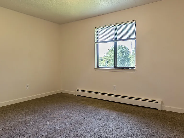 Crossroads Apartments — Photo 25