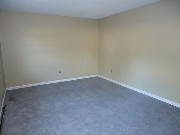 3rd image of 163 Country Park Dr