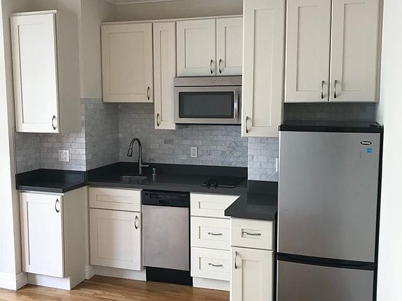 2nd image of 881 Bush St
