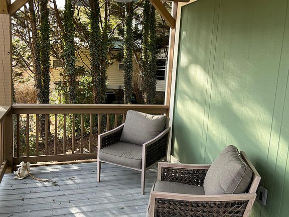Full length front porch with ceiling fans.