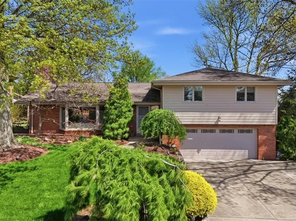 1193 Lakemont Dr, Pittsburgh, PA 15243