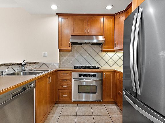 4th image of 21 Dallas Rd #330