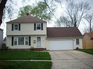 5890 Hodgman Dr, Parma Heights, OH 44130